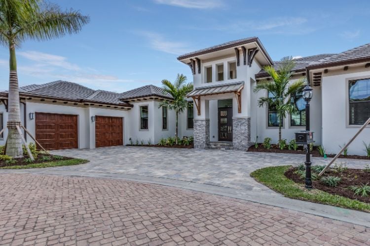 Coastal contemporary home in St. Petersburg, Florida Coastal contemporary home in St. Petersburg, Florida