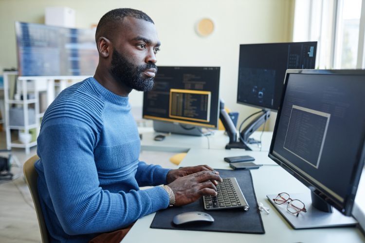 1099 software engineer working on a project